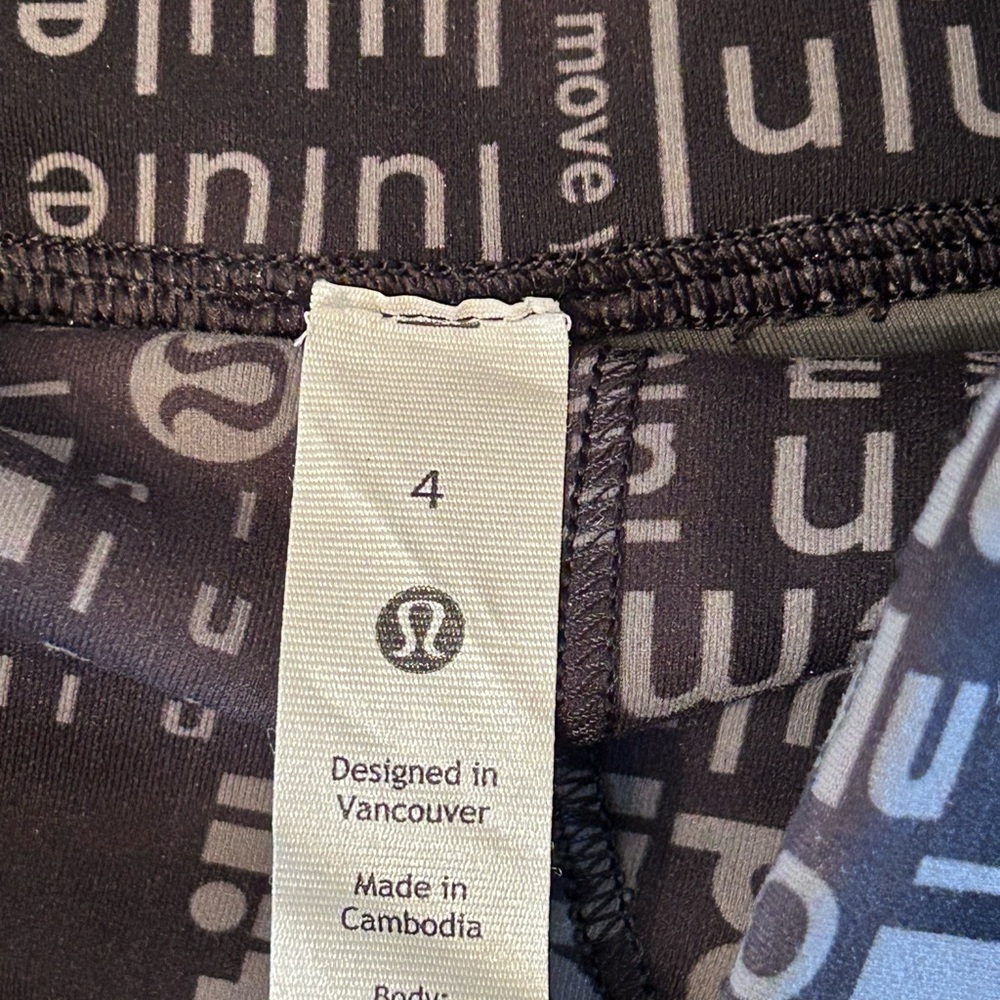 Women’s LuLulemon athletica Graphic Print Leggings in Black and Gray - Picture 3 of 4